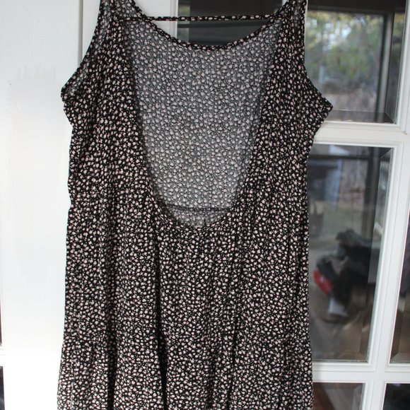 Black Floral Print Tiered Summer Mini Dress with Open Back - Picture 4 of 6